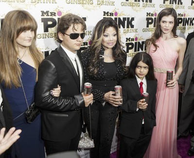 杰克遜三個孩子亮相眾星云集的 Mr. Pink Ginseng 比弗利山莊發布會