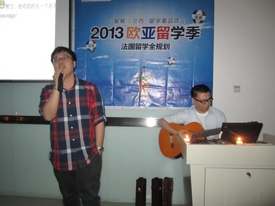 毛暉與周磊老師現場演唱《就是愛你》