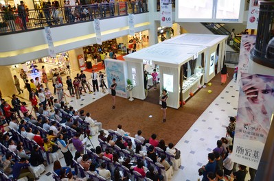 數百名單身男女齊聚沈陽商業城 “克拉女人，珍愛相擁”