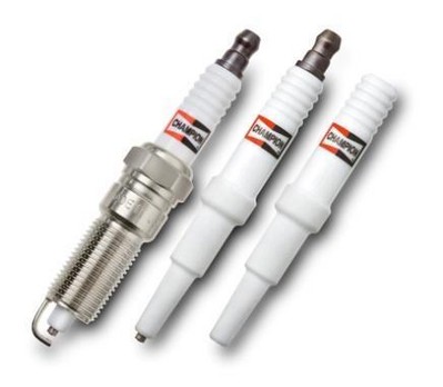 與之前的火花塞設(shè)計(jì)相比，輝門最新研制的SureFire Plus<br />陶瓷材料能夠承受更高電壓，進(jìn)而增加缸壓，<br />從而提高發(fā)動(dòng)機(jī)性能和燃油效率，同時(shí)減少CO2排放量。