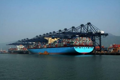 港口集裝箱碼頭岸邊起重機